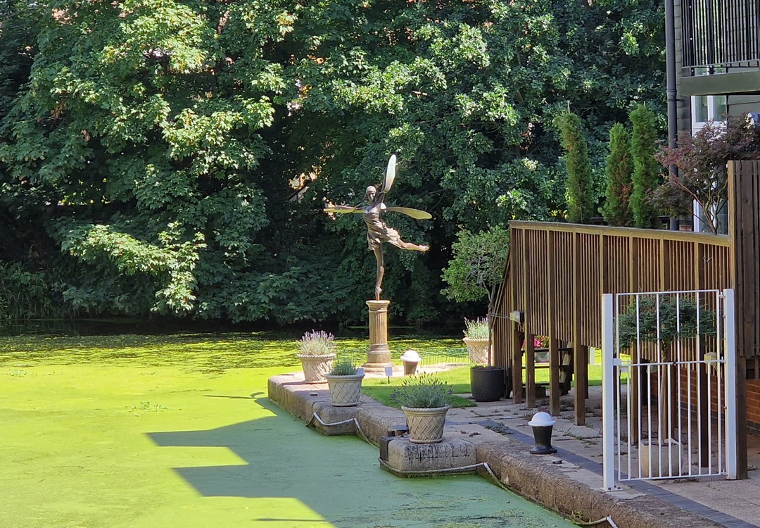 Anna Pavlova statue